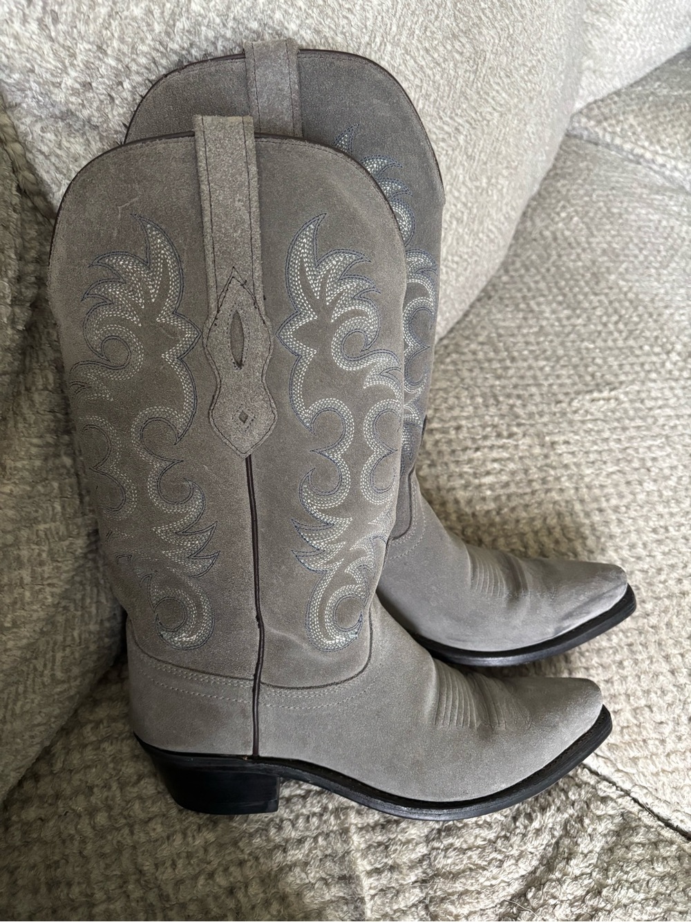 Old West Women's Light Gray Suede Embroidered Western Boots